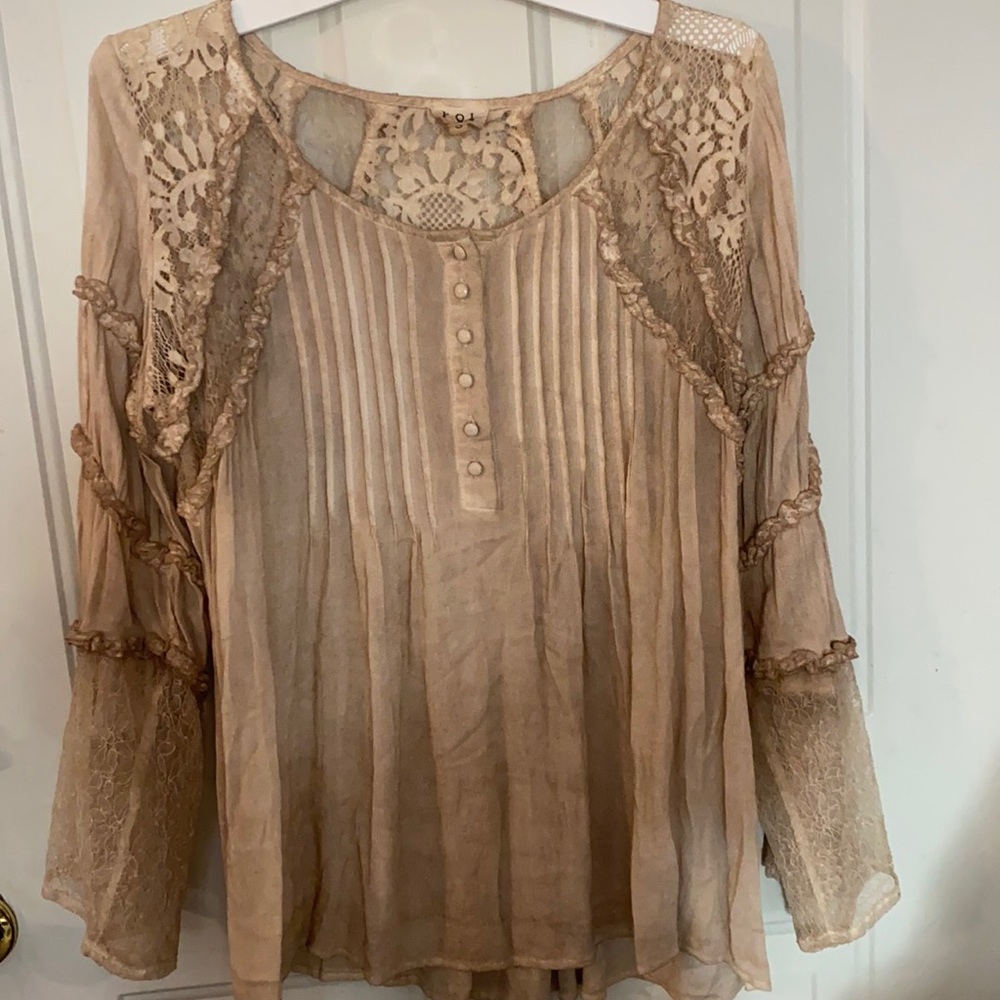 POL flowy lace top, size small